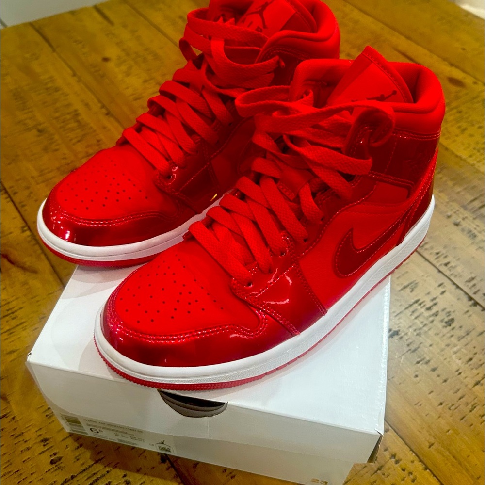 Women’s Jordan 1 Mid Size 6.5